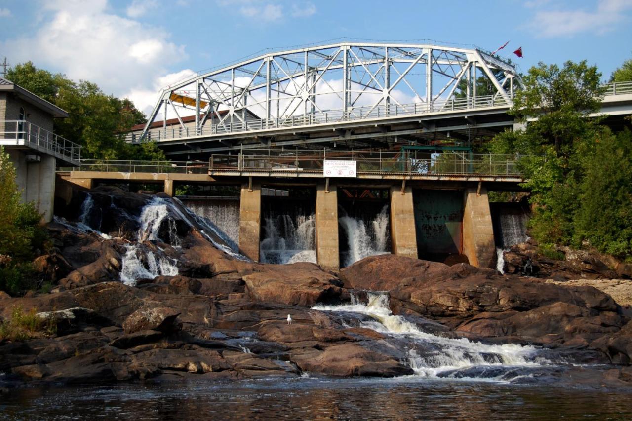 Inn At The Falls ブレイスブリッジ エクステリア 写真